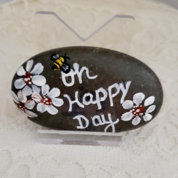 Painted Personalized Rock, Happy Day Rock with Daisies, Sentimental word rock - Picture 5 of 6